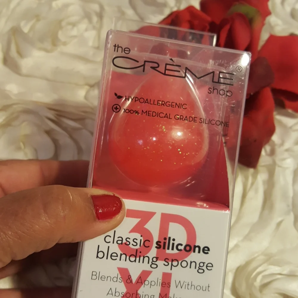 Creme Shop Silicone Blending Sponge Pink.